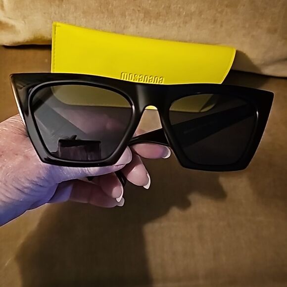 Chic Sunglasses by Mosanana - Picture 2 of 4